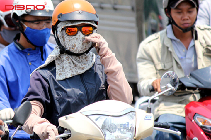Những mẹo đi xe máy vào những ngày nắng nóng